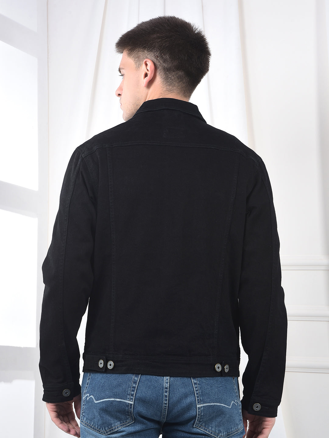 Buy Men's Solid Black Regular Fit Denim Jacket Online | Numero Uno