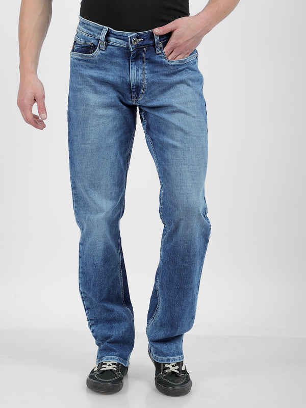 Blue jeans with white shirt style